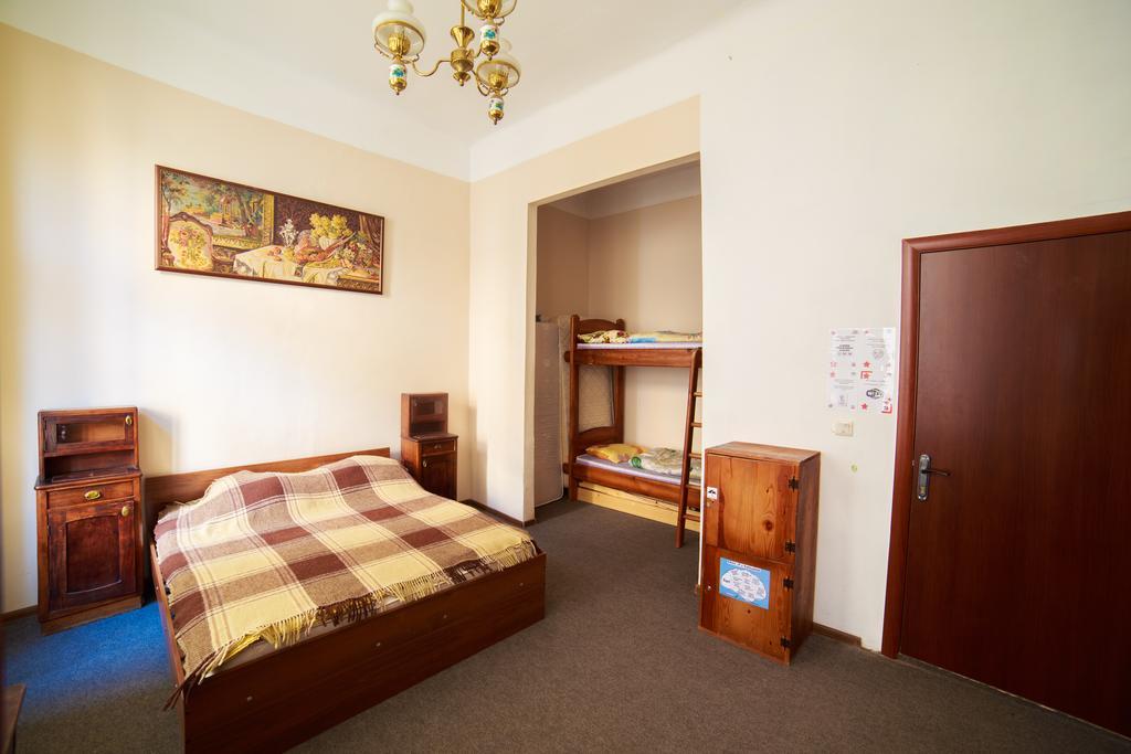 Hollywood Home Hostelリヴィウ 部屋 写真
